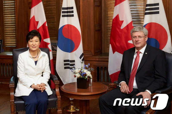 박근혜 대통령과 스티븐 하퍼 총리