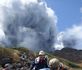 온타케 화산 폭발...긴급히 하산하는 등산객들