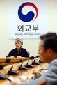 강경화 장관 '北도발 관련 긴급 간부회의'