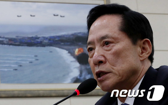 북 6차 핵실험 관련 긴급현안보고 출석한 송영무 장관