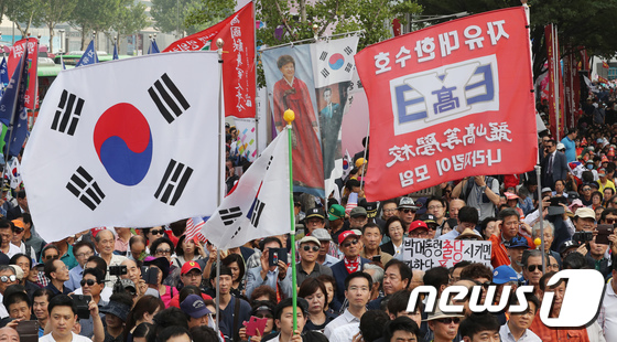 강남거리 가득 메운 자유한국당 