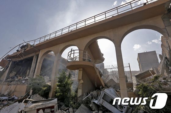 연합군 공습으로 파괴된 시리아 바르자 연구개발센터