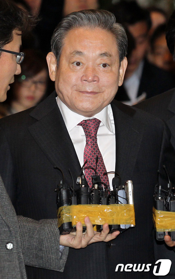 질문 받는 이건희 회장