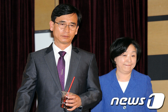 굳은표정으로 전국운영위 참석하는 유시민-심상정