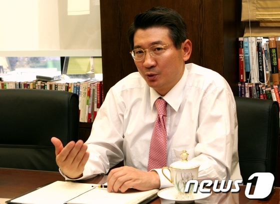 임석 솔로몬저축은행 회장