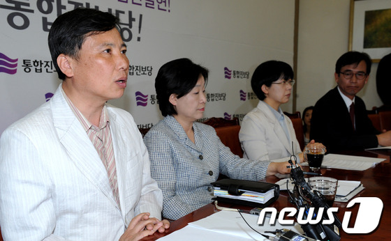 모두 발언하는 조준호 공동대표