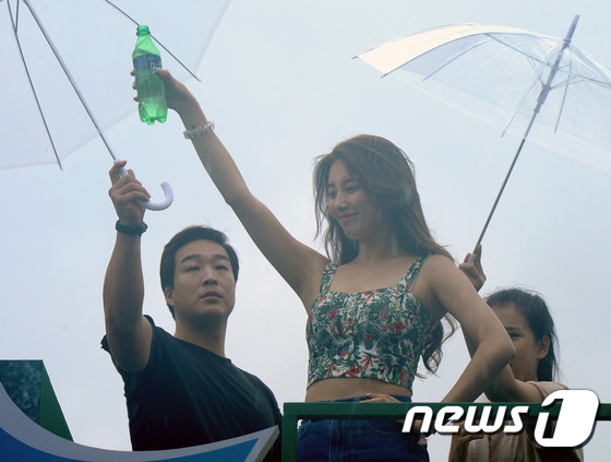 [PHOTOS] 140726 miss A&#39;s Suzy attending &#39;Sprite&#39; festival photos