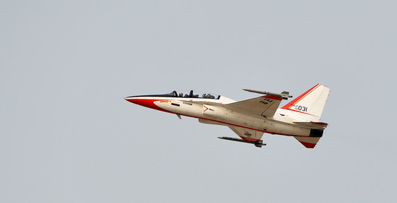 국민 조종사 태운 T-50 비행기