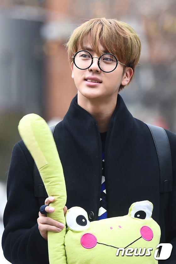 [Picture/Media] BTS Going to Music Bank [151218]