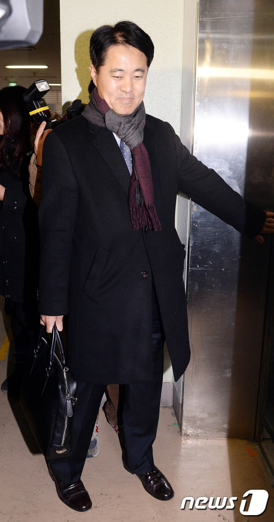 특검 사무실 출근하는 신자용 파견검사