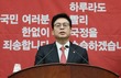 정우택 "비대위원장 ‘전권’, 어떤 인물인지 보고 줄 것"