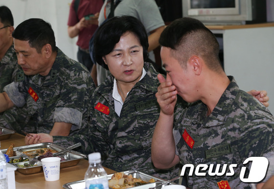 추미애 대표 '많이 먹어요'