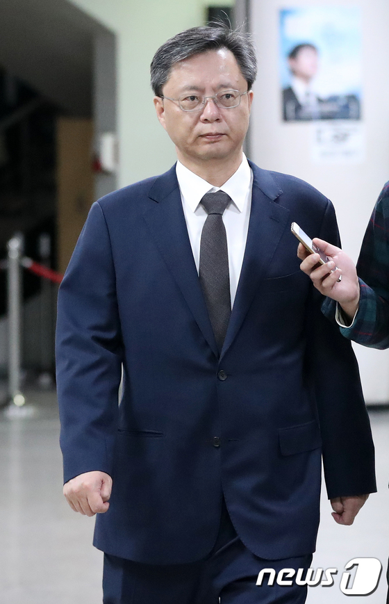 우병우 \'굳은 표정\'