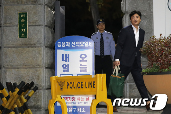 구치소 나서는 고영태
