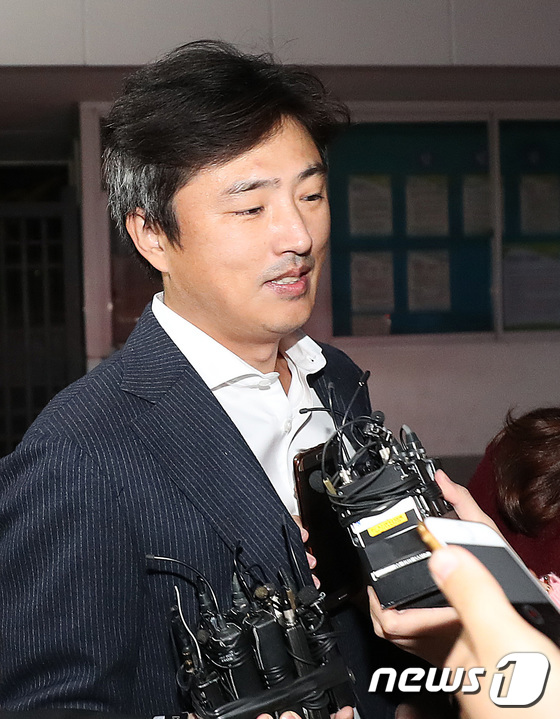 고영태, 보석 석방 미소