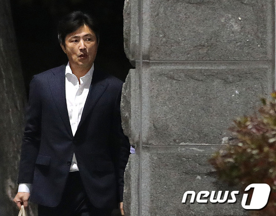 고영태, 석방 휘파람