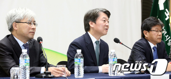 토론회서 발언하는 안철수 국민의당 대표
