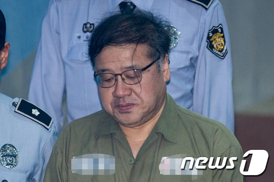 안종범 \'체념한 표정\'