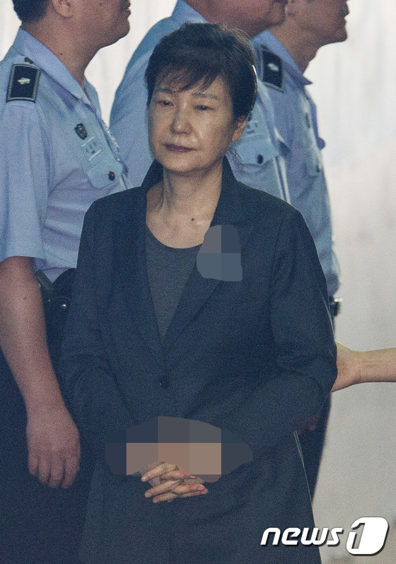 법정 향하는 박근혜