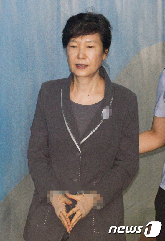 법정 향하는 박근혜