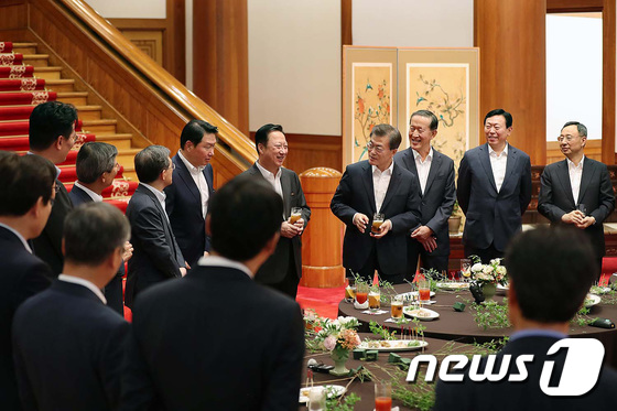 문재인 대통령, 기업인들과 격의 없는 대화