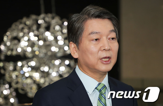 국민의당 대표 경선 초청 토론회 마친 안철수