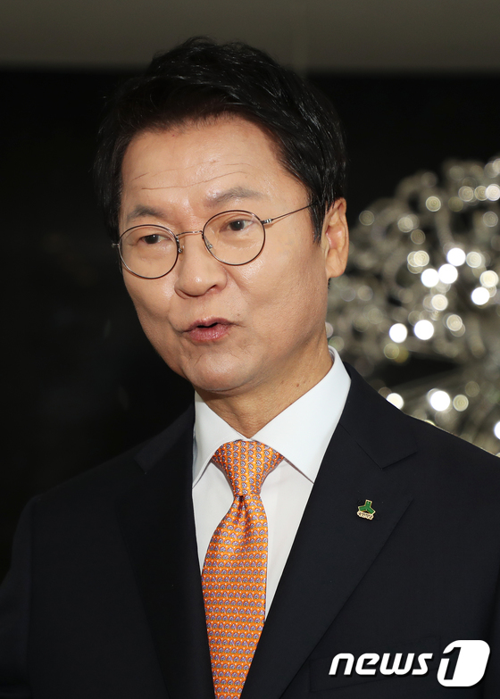\'토론회 마친 천정배\'