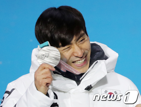 이승훈 \'네번째 올림픽 메달이에요\'