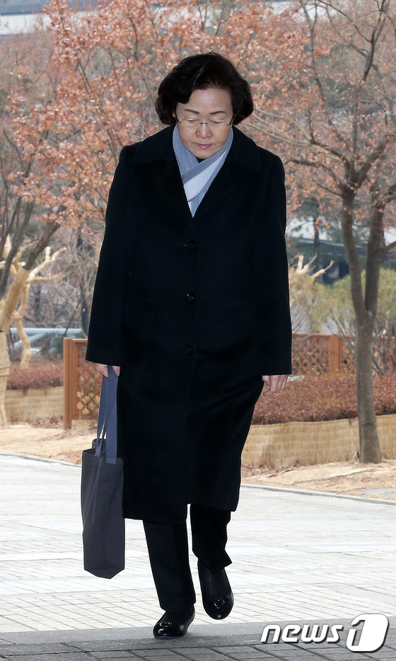 고개숙인 신연희 강남구청장