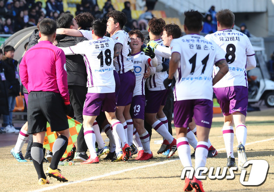 K-League Classic: Camisetas Pohang Steelers 2018