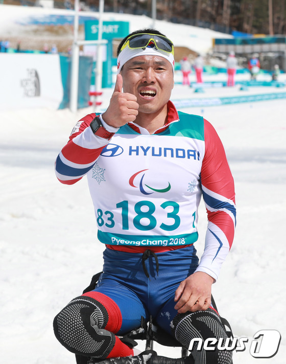 신의현 금메달 \'엄지 척\'