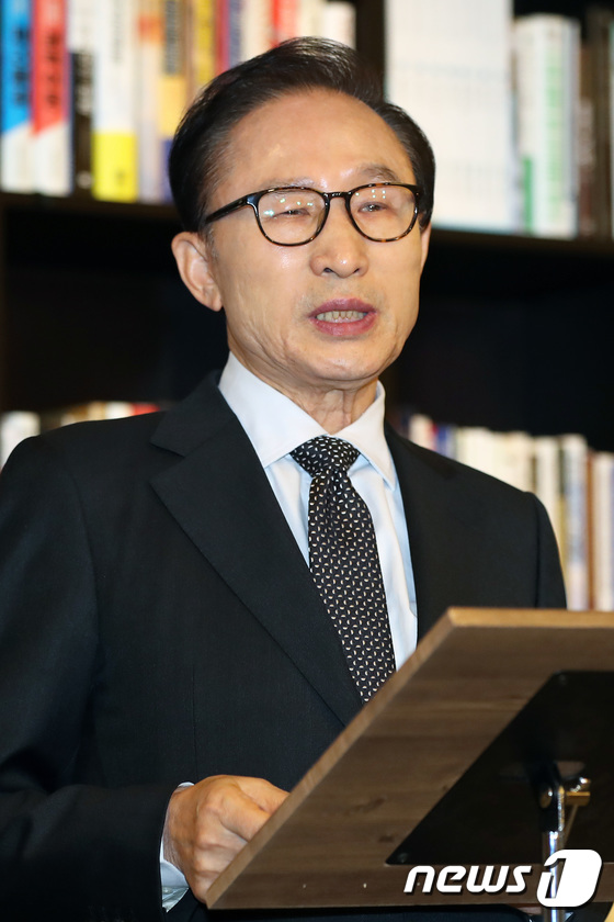 검찰, 이명박 전 대통령 14일 소환조사 통보