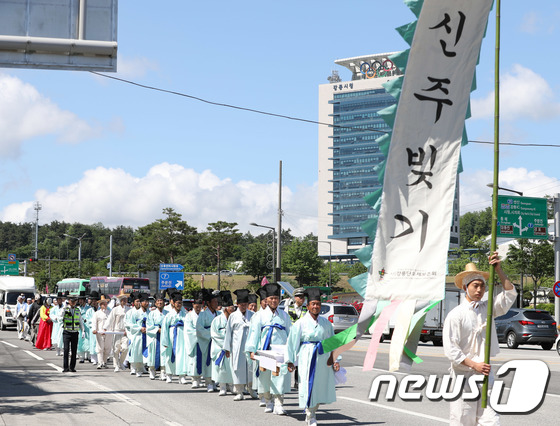 신주 빚으러 칠사당으로