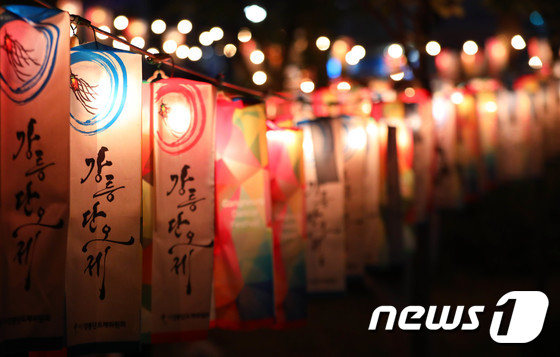 밤거리 밝히는 단오등