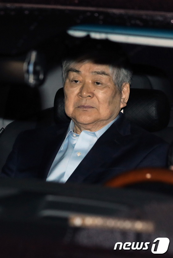 검찰 조사 마치고 귀가하는 조양호 한진그룹 회장