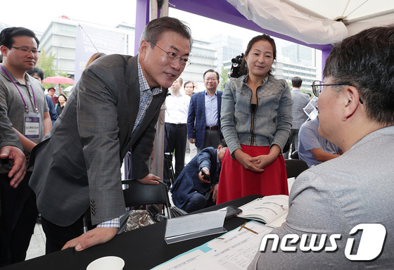 실패박람회 찾은 문재인 대통령