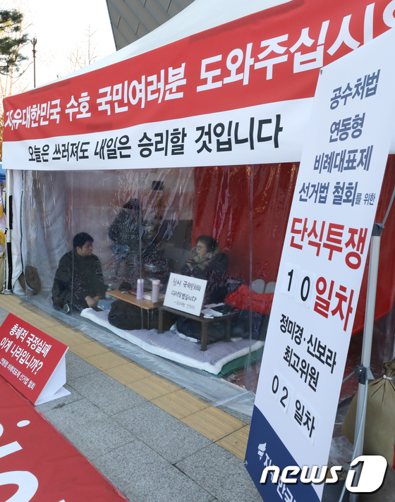 자유한국당 \'단식은 계속된다\'