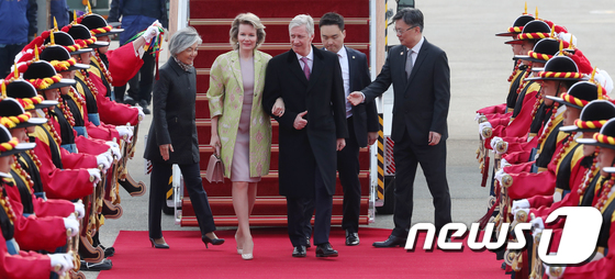 한국땅 밟은 필립 벨기에 국왕