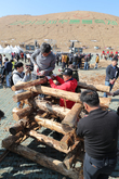 소원달집 만드는 들불축제 참가자