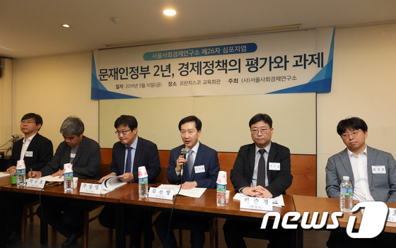 \'문재인 정부의 경제정책을 평가합니다\' 