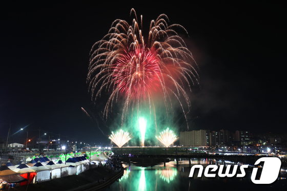 열기 더해가는 강릉단오제