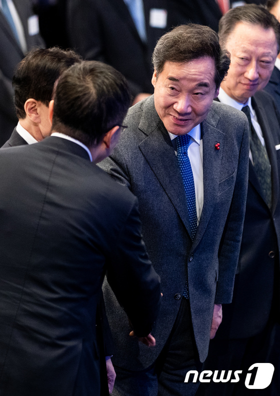 악수하는 이낙연·황교안