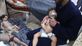 [사진] 산소 마스크 쓴 어린이…시리아 화학무기 사용했나