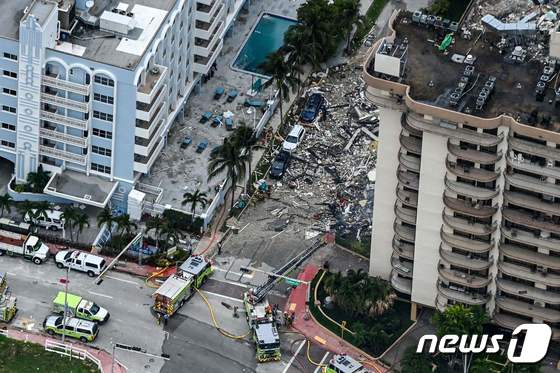 [사진]미국 플로리다주 아파트 붕괴