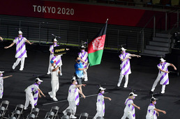 됴쿄 패럴림픽 개회식 행진하는 아프가니스탄 국기 