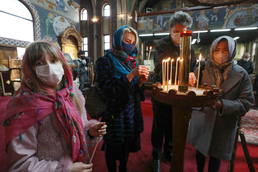 우크라이나 평화 기원 '촛불 밝히고'