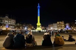 [사진] 우크라이나를 응원하는 파랑과 노랑 조명
