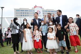 아프간 특별기여 가족 어린이들 만난 윤석열 대통령