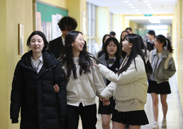 658일 만에 마스크 의무 해제 첫날, 기대 반 우려 반