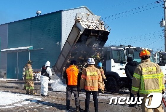 제설 위탁업체, '업무가중'에 차량 방화 이어 작업중단…무안군 '비상'